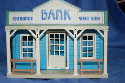 Bank2.jpg (212.71 KiB) 2153 mal betrachtet Tip Top in Schuss, nur das Schild etwas vergilbt und der Aufkleber ist auch nicht mehr der allerschönste