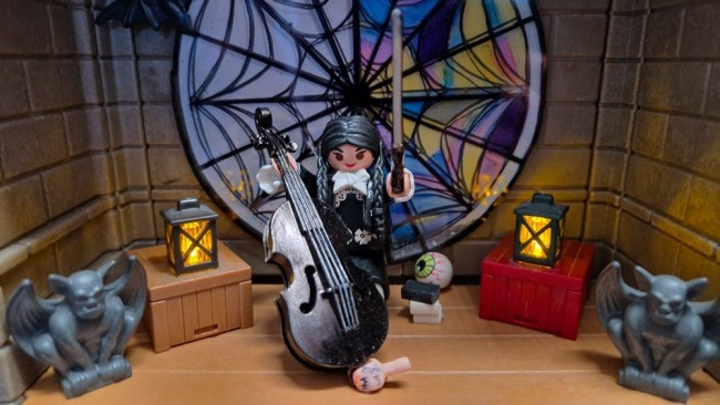 Wednesday-Cello-Laternen.jpg