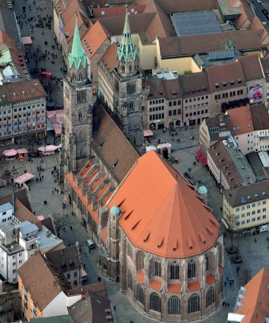 St. Lorenz Chor.jpg