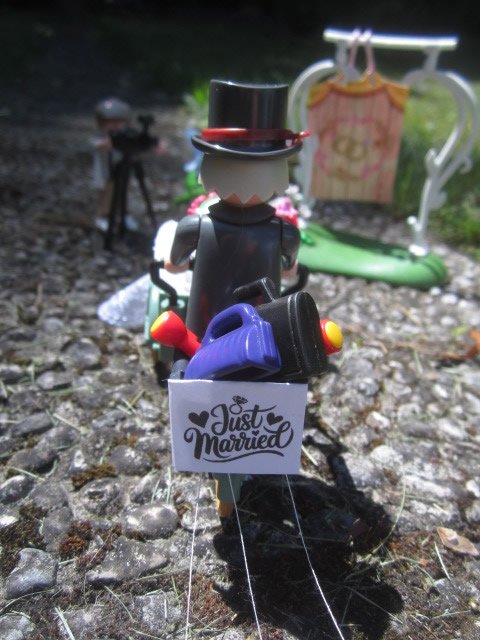 09 - just married.jpg