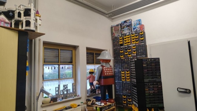 IMG_20251107_161207 klein.jpg (116.62 KiB) 3304 mal betrachtet auch in den blauen Kisten wurde Playmobil verstaut
