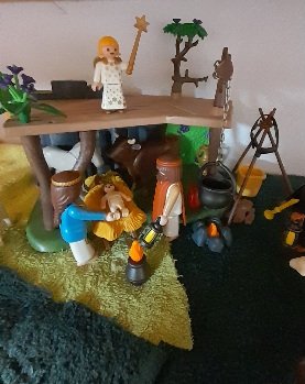 FROHE WEIHNACHTEN euch allen.