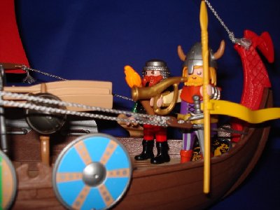 11-Baldur_kommt.jpg (76.93 KiB) 1016 mal betrachtet Natürlich strebt auch Baldur wie alle Nordmänner danach, wenn überhaupt einen rhumreichen Tod im Kampf zu begegnen. Um mit Odin und allen anderen gefallenen Helden in Asgard feiernd und Schmausend auf die Schlacht der Schlachten zu warten, auf Ragnarok de