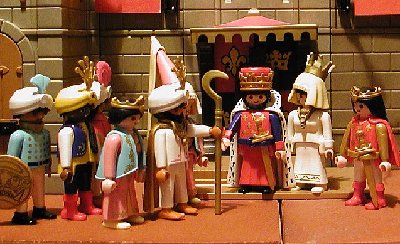 10-Ankunft_Sultan_von_Suleiman.jpg (109.08 KiB) 1019 mal betrachtet Der Sultan von Suleinmann mit mehreren arabischen Reitern, er ist sich sicher, dass einer davon das Turnier gewinnen wird!