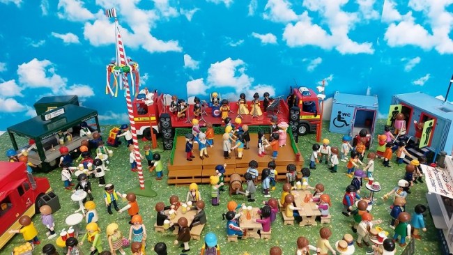 Diorama Tanz in den Mai 16.jpg (138.96 KiB) 7962 mal betrachtet Diorama Tanz in den Mai 16.jpg