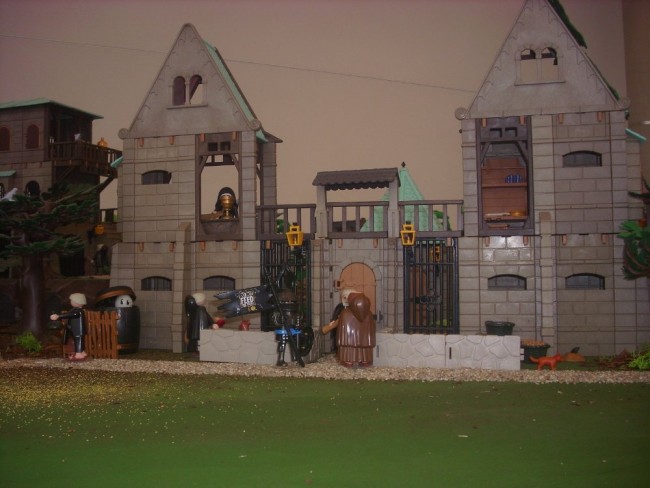 DEVNUSOM vor Kloster.JPG