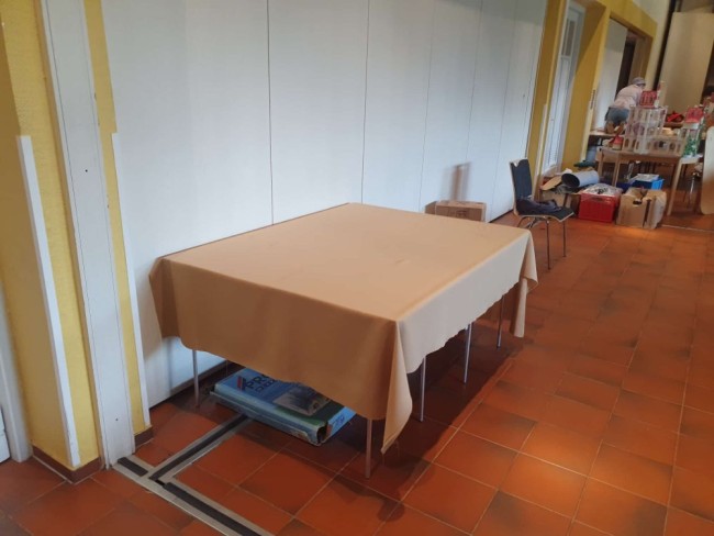 Tisch und Untergrund sind fertig