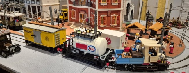 BEPA15 LKW mit Waggons.jpg