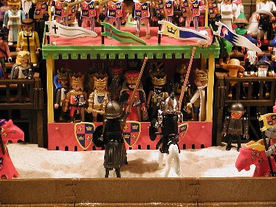 07-vor_Koenig.jpg (205.62 KiB) 1529 mal betrachtet Die Ritter grüßen den König und seine Gäste.