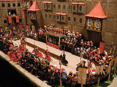 11-Ausritt2.jpg (231.77 KiB) 1531 mal betrachtet Die Kronenburger geben den Platz frei.