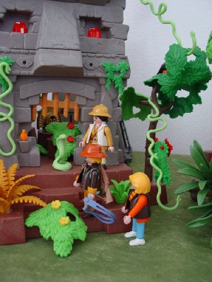 Ruine.jpg (142.66 KiB) 1462 mal betrachtet Da gehe ich mit Kim und Kai die Ruine erforschen