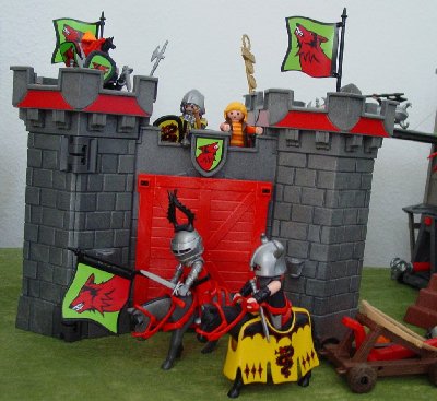 Burg3.jpg (206.14 KiB) 1463 mal betrachtet geht es gerade heiß her!