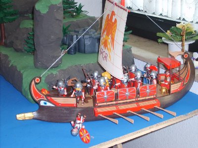 Diorama_11.jpg (149 KiB) 1174 mal betrachtet Da kommt die Verstärkung!