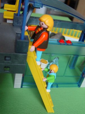 Luxneu22.jpg (101.84 KiB) 1463 mal betrachtet Hühnerleiter!