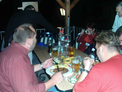 Röckli und F_Steve beim zweiten Essen Bild 10.jpg (68.58 KiB) 1400 mal betrachtet Röckli und F_Steve beim zweiten <br /><br />Abendessen