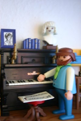 IMG_6901.JPG (60.63 KiB) 2153 mal betrachtet Und ganz nebenbei: Endlich hab ich ein Klavier (sogar mit Kerzen ;) ) !!!!!!!!!!