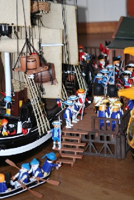 IMG_3669.jpg (115.12 KiB) 614 mal betrachtet Die Astrolabe am Pier. Die Einschiffung von Mann, Maus und Schmaus ist im Gange... mein Jüngster hat auch einige Schnuller, einige Spielzeugautos und sonstige Dinge an Bord geschmuggelt.... wir haben 2 Stunden diskussionsreich verbracht ;-)